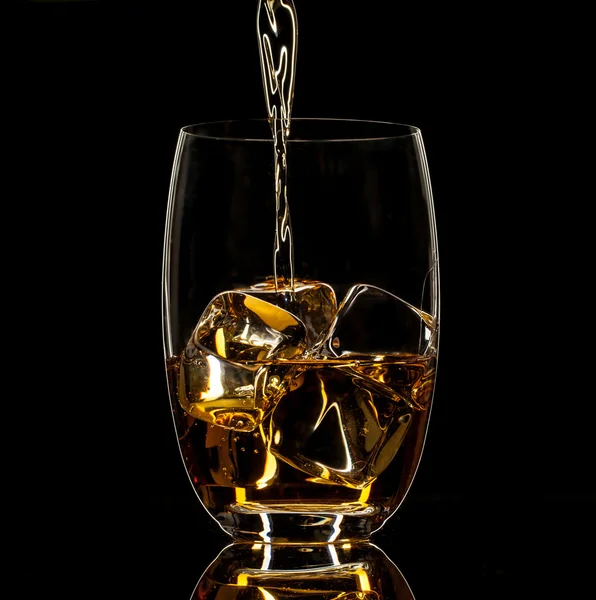 Splashing whiskey — Stock Photo, Image