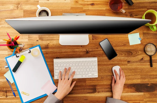 Woman working on computer — Stock Photo, Image