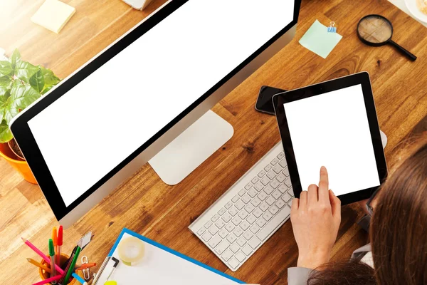 Woman working on tablet — Stock Photo, Image