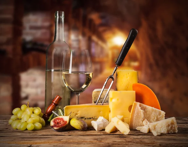 Various kind of cheese with wine — Stock Photo, Image