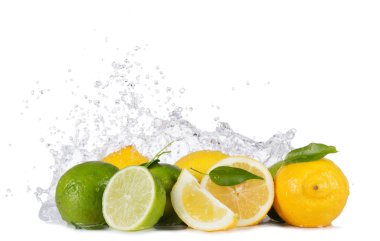 Limon ve limes su sıçramalarına beyaz ile