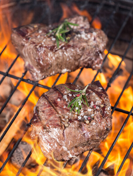 Стейки на гриле
