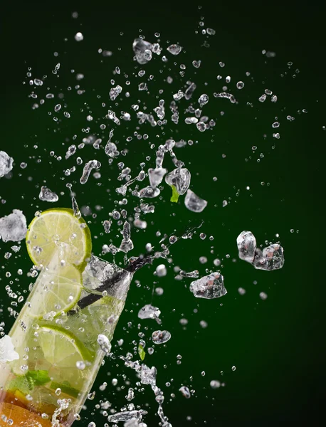 Fresh mojito drink with ice cubes and splashes — Stock Photo, Image