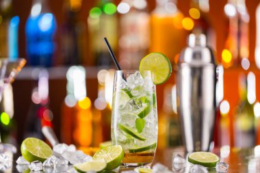 Mojito kokteyl içki bar counter