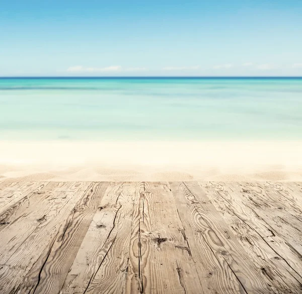 Empty wooden pier with view on sandy beach — Stok fotoğraf