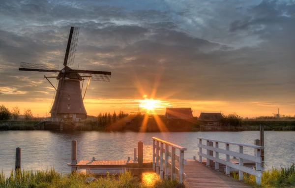 Yel değirmenleri doğal, Hollanda — Stok fotoğraf