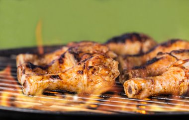 ızgara tavuk budu yanıyor