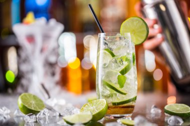 Mojito kokteyl içki bar counter