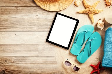 Yaz konsepti ile tablet ve aksesuarları