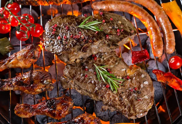 Deliciosa carne a la brasa — Foto de Stock