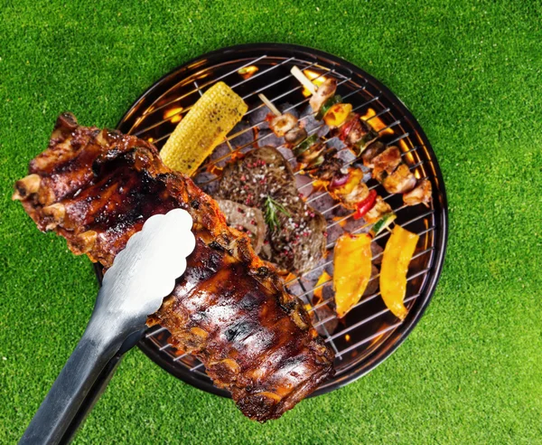 Barbecue grill with various kinds of meat — Stock Photo, Image