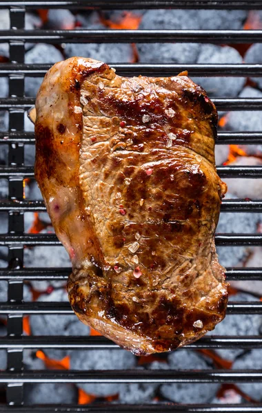 Rindersteak auf dem Grill — Stockfoto