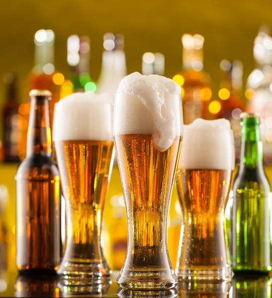 Jugs of beer served on bar counter — Stock Photo, Image