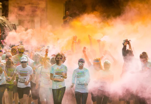 Prague, CZECH REPUBLIC - MAY 30, 2015: Prague color run 2015. People from all walks of life participated in the run of first year of Prague Color Run. — Stock Photo, Image