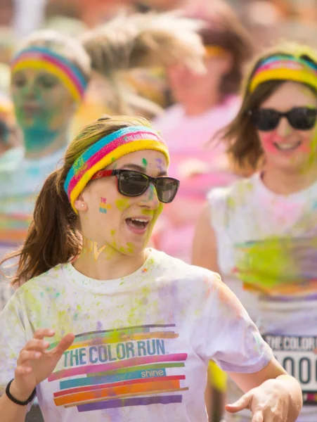 Prague, CZECH REPUBLIC - MAY 30, 2015: Prague color run 2015. People from all walks of life participated in the run of first year of Prague Color Run. — Stock Photo, Image