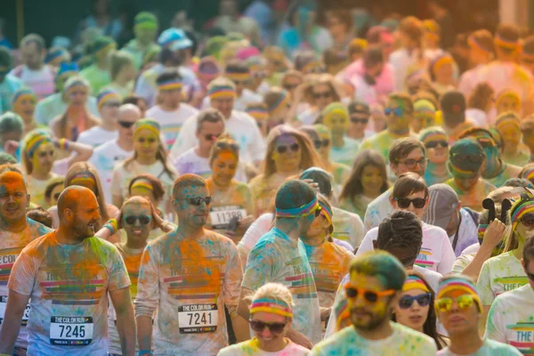 Prague, CZECH REPUBLIC - MAY 30, 2015: Prague color run 2015. People from all walks of life participated in the run of first year of Prague Color Run. — Stock Photo, Image