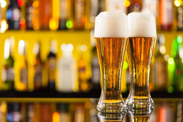 Jugs of beer served on bar counter — Stock Photo, Image