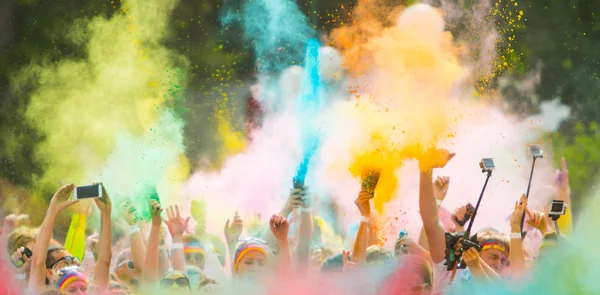 Colorrun competitors in detail of hands — Stock Photo, Image