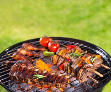 Barbekü ızgara et çeşitli türleri ile