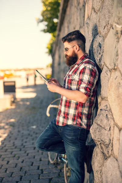 Trendy hipster young man with tablet — Zdjęcie stockowe