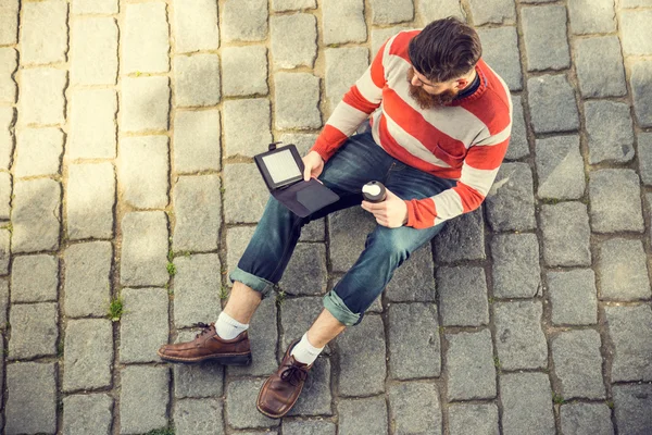 Trendy hipster young man reading digital book — Φωτογραφία Αρχείου