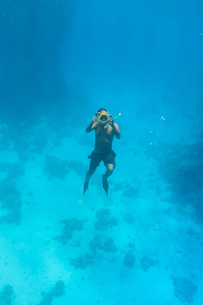 Underwater coral reef with cameraman — Stock Photo, Image