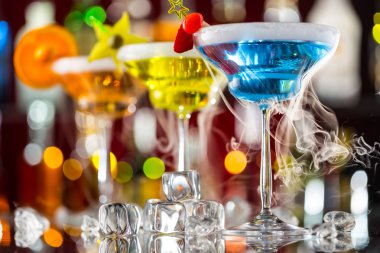 Martini içecekler bar counter