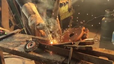 Kaynakçı eylem. Düşük odak derinliği