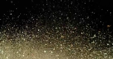 Uçan Toprağın Havadaki Süper Yavaş Hareketi. Yüksek Hız Sineması Kamerası 'nda çekildi, 1000fps. Kara Arkaplanda İzole Edilmiş.