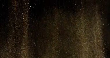 Uçan Toprağın Havadaki Süper Yavaş Hareketi. Yüksek Hız Sineması Kamerası 'nda çekildi, 1000fps. Kara Arkaplanda İzole Edilmiş.