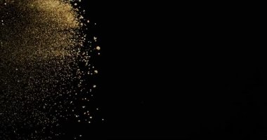 Uçan Toprağın Havadaki Süper Yavaş Hareketi. Yüksek Hız Sineması Kamerası 'nda çekildi, 1000fps. Kara Arkaplanda İzole Edilmiş.