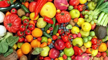 Çeşitli Taze Meyveler ve Sebzeler. Kamera Hareket Kontrol Sistemi 'ne yerleştirildi. High Speed Cinema Camera 'da çekilmiştir. Hareketli Kamera.