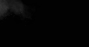 Yavaş Düşen Kar ve Sis Hareketi Saf Siyah Arkaplanda Yüksek Hızda Kamerayla Çekildi. Kış Atmosferleri, Geçişler ve Görsel Efektler için VFX ya da Birleşik Kaplama Olarak Mükemmel.