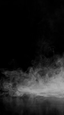 Beyaz Yüzey Duman Dokusunun Süper Yavaş Hareketi Siyah Arkaplanda İzole Edildi. Yüksek Hız Sineması Kamerası 'nda çekildi, 500fps. Üst üste koymak için VFX ögesi. Dikey Görünüm Oranı.