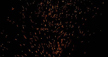 Gerçekçi ateş kıvılcımları havada uçuşuyor, siyah bir arka planda izole edilmiş. Sinematik VFX örtüsü, ateş parçacıkları etkisi ya da görsel element olarak mükemmel.