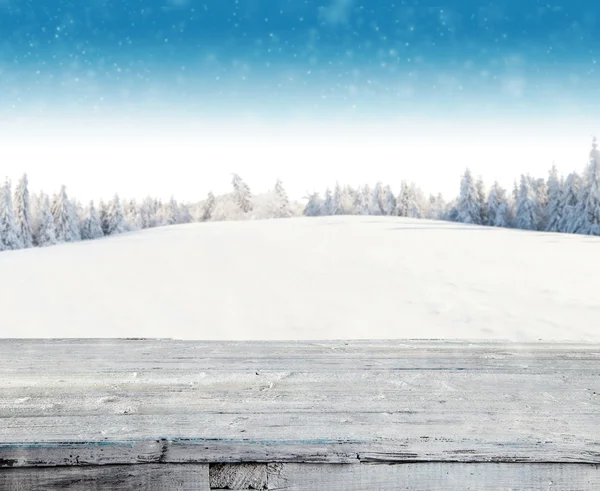 Vinter snöiga bakgrund med plankor — Stockfoto