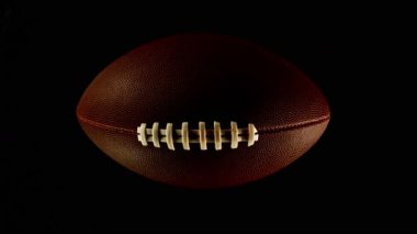 Düşen Amerikan Futbol Topunun Süper Yavaş Hareketi Suya, Su Sıçratma, Top View 'a. Yüksek Hız Sinema Kamerası, 1000fps.