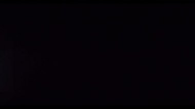 Bardak şampanya ağır çekimde şarap