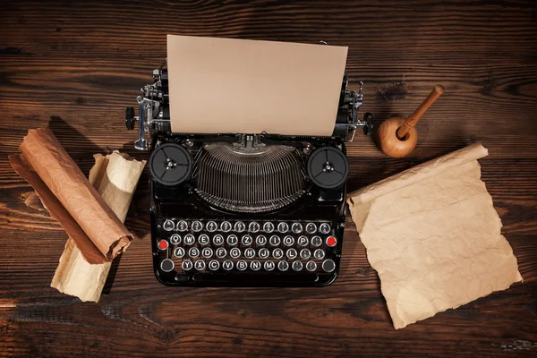 Old typewriter on wooden table — Stock Photo, Image