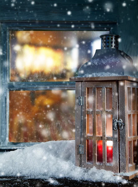 Atmosferik Noel pencere pervazına dekorasyon — Stok fotoğraf