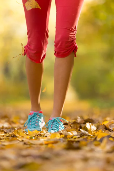 Close up of feet of female runner — Stock Photo, Image