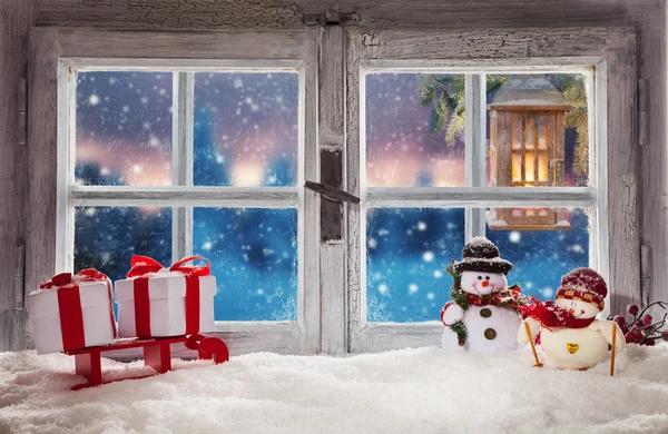 Decoración de la ventana de Navidad atmosférica alféizar — Foto de Stock