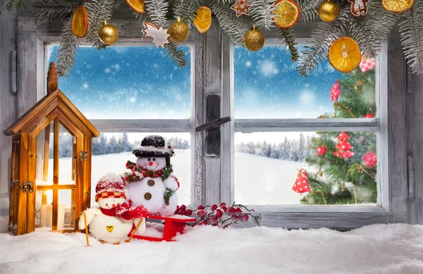 Vintage-Holzfenster übersehen Winterlandschaft — Stockfoto