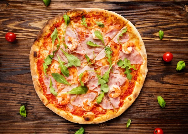 Delicious italian pizza served on wooden table — Stock Photo, Image