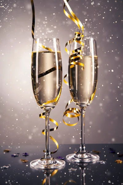 Deux verres de champagne. thème de célébration — Photo