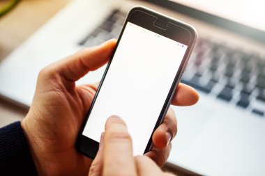 Adam el cep telefonu ile yakın çekim