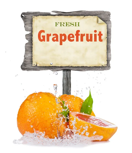 Verse grapefruit in water splash op wit — Stockfoto