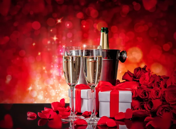 Valentines Stilleven met champagne en rozen — Stockfoto