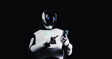 LED Gözlü Gelişmiş İnsansı Robot İnsan Davranışlarını Benzetiyor Telefon Akıllı Telefon Cihazı Yazma İletisi Kullanıyor.