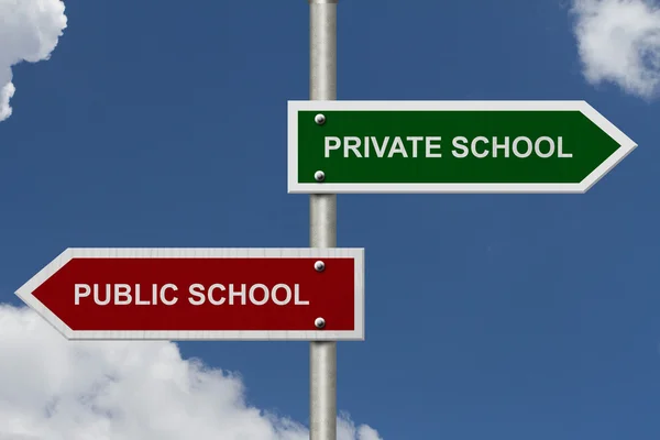 Privéschool versus openbare School — Stockfoto